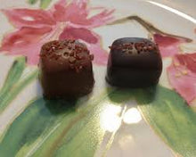 Load image into Gallery viewer, Hawaiian Red Alaea Sea Salt Caramel

